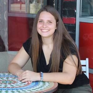 Meet your Posher, Caitlin